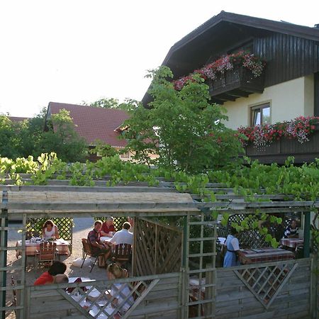 Gasthof Neuwirt オイゲンドルフ エクステリア 写真