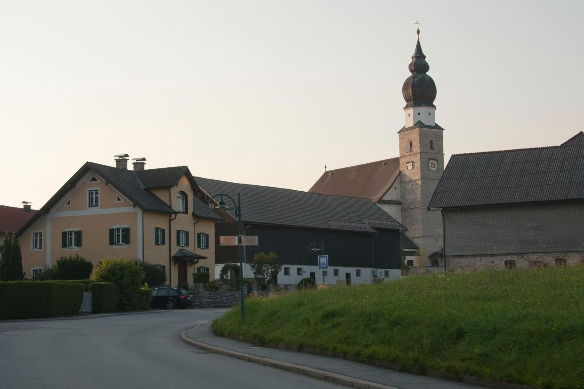 Gasthof Neuwirt オイゲンドルフ エクステリア 写真