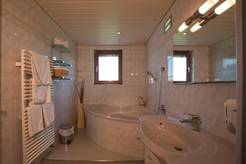 Gasthof Neuwirt オイゲンドルフ 部屋 写真